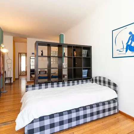 New! Apt A 1km From Don Bosco Bus Station! 公寓