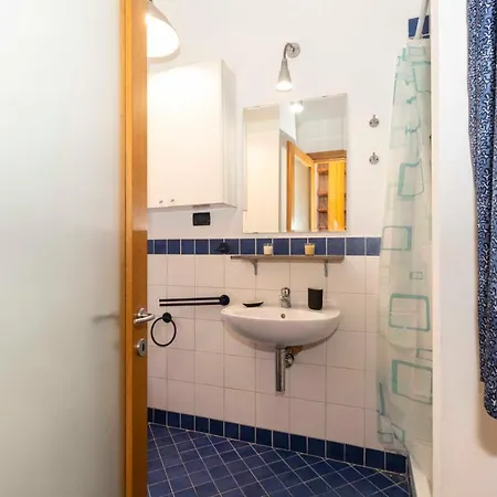 Apartment New! Apt A 1km From Don Bosco Bus Station!