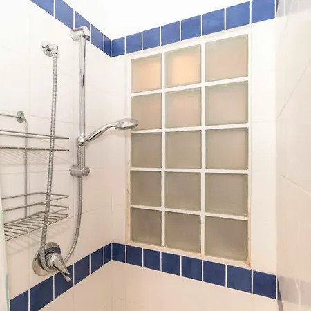New! Apt A 1km From Don Bosco Bus Station! Apartment *